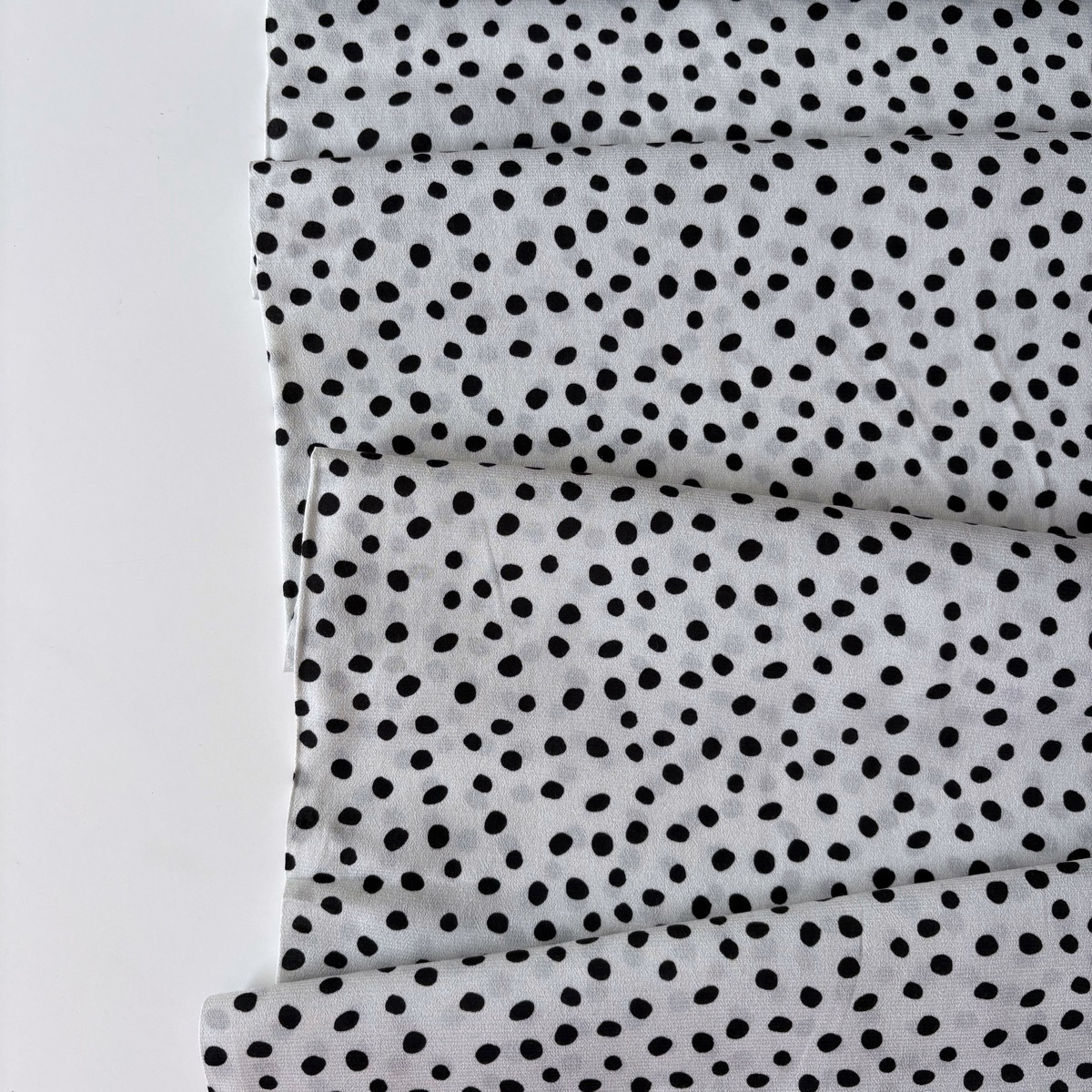 Crepe viscosa ECOVERO dots white 5